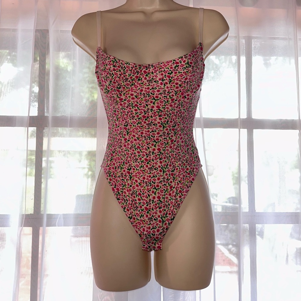 AMERICAN APPAREL FLORAL BODYSUIT - SIZE SMALL